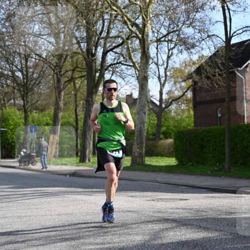 12.04.2026 - 45. Internationalen Wilhelmsburger Insellauf J. Mangold http://msf.ph/oto/9454917 12.04.2026 10:22:39 Ziel 5561, 3963, 5271, 4384, 4291, 2383, 3776 meine-sportfotos.de