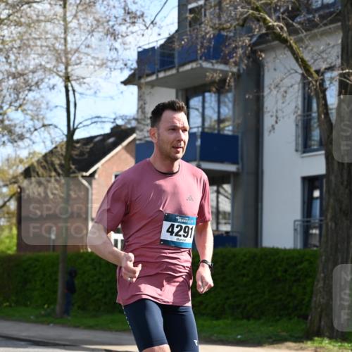 12.04.2026 - 45. Internationalen Wilhelmsburger Insellauf J. Mangold http://msf.ph/oto/9454926 12.04.2026 10:22:52 Ziel 4384, 4291, 2383, 3776, 5812, 4953 meine-sportfotos.de