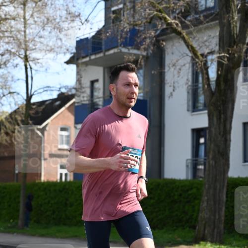 12.04.2026 - 45. Internationalen Wilhelmsburger Insellauf J. Mangold http://msf.ph/oto/9454927 12.04.2026 10:22:52 Ziel 4384, 4291, 2383, 3776, 5812, 4953 meine-sportfotos.de
