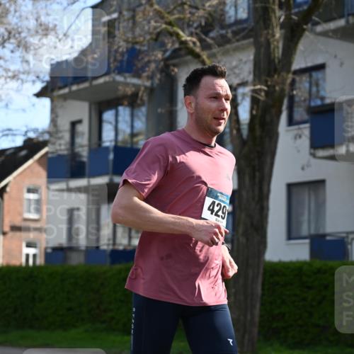 12.04.2026 - 45. Internationalen Wilhelmsburger Insellauf J. Mangold http://msf.ph/oto/9454929 12.04.2026 10:22:52 Ziel 4384, 4291, 2383, 3776, 5812, 4953 meine-sportfotos.de