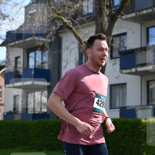 12.04.2026 - 45. Internationalen Wilhelmsburger Insellauf J. Mangold http://msf.ph/oto/9454930 12.04.2026 10:22:53 Ziel 4384, 4291, 2383, 3776, 5812, 4953, 5237 meine-sportfotos.de