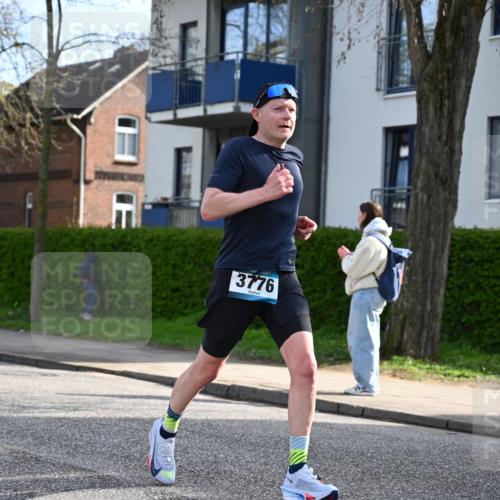 12.04.2026 - 45. Internationalen Wilhelmsburger Insellauf J. Mangold http://msf.ph/oto/9454965 12.04.2026 10:23:17 Ziel 3776, 5812, 4953, 5237, 5237, 4381, 4566, 3561, 4492, 5684, 3476, 2702 meine-sportfotos.de