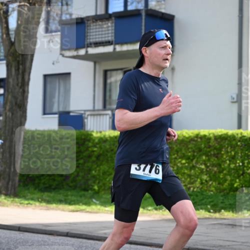 12.04.2026 - 45. Internationalen Wilhelmsburger Insellauf J. Mangold http://msf.ph/oto/9454977 12.04.2026 10:23:18 Ziel 3776, 5812, 4953, 5237, 4381, 4566, 3561, 4492, 5684, 3476, 2702, 3351 meine-sportfotos.de