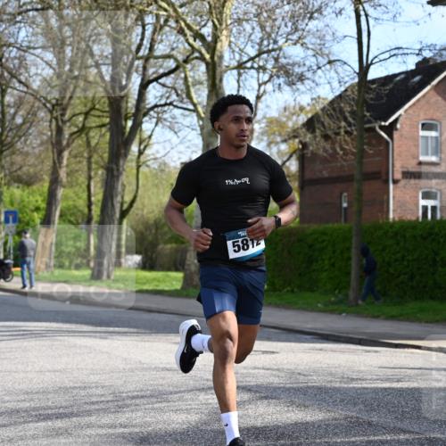 12.04.2026 - 45. Internationalen Wilhelmsburger Insellauf J. Mangold http://msf.ph/oto/9454986 12.04.2026 10:23:26 Ziel 3776, 5812, 4953, 5237, 4381, 4566, 3561, 4492, 5684, 4492, 5684, 3476, 2702, 3476, 2702, 3351 meine-sportfotos.de
