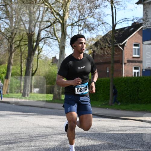 12.04.2026 - 45. Internationalen Wilhelmsburger Insellauf J. Mangold http://msf.ph/oto/9454987 12.04.2026 10:23:26 Ziel 3776, 5812, 4953, 5237, 4381, 4566, 3561, 4492, 5684, 4492, 5684, 3476, 2702, 3476, 2702, 3351 meine-sportfotos.de