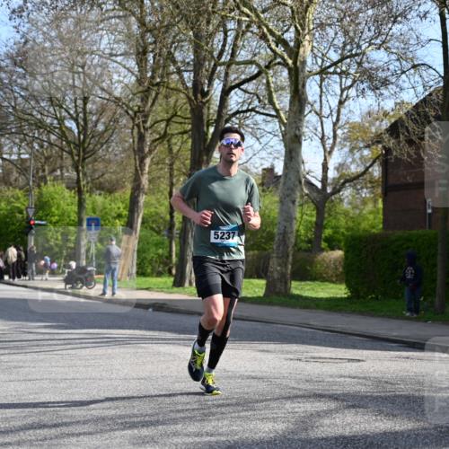 12.04.2026 - 45. Internationalen Wilhelmsburger Insellauf J. Mangold http://msf.ph/oto/9454994 12.04.2026 10:23:30 Ziel 5812, 4953, 5237, 4381, 4566, 3561, 4492, 5684, 3476, 2702, 3351, 3351 meine-sportfotos.de