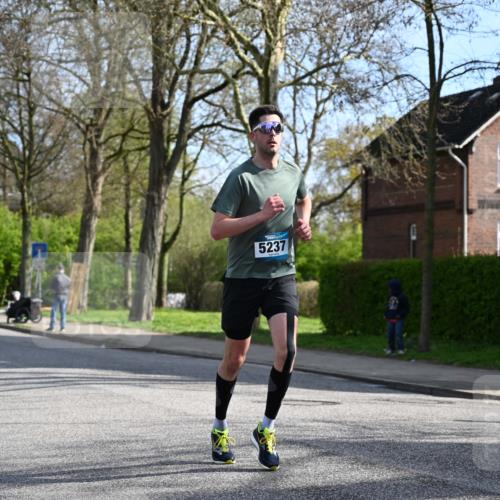 12.04.2026 - 45. Internationalen Wilhelmsburger Insellauf J. Mangold http://msf.ph/oto/9455000 12.04.2026 10:23:31 Ziel 5812, 4953, 5237, 4381, 4566, 3561, 4492, 5684, 3476, 2702, 3351 meine-sportfotos.de
