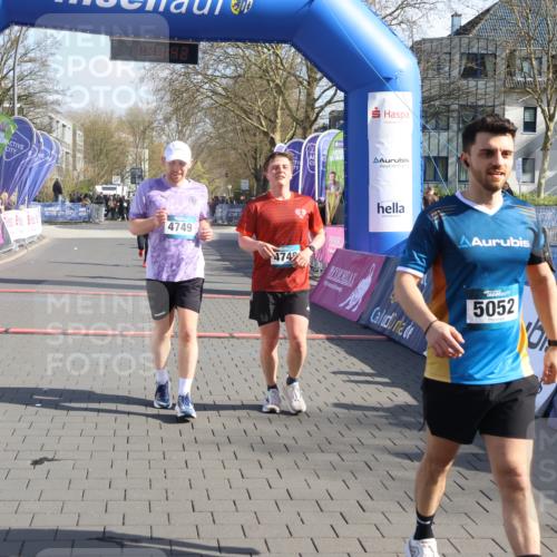 12.04.2026 - 45. Internationalen Wilhelmsburger Insellauf Strokosch-Dieckow http://msf.ph/oto/9455018 12.04.2026 10:30:41 Ziel 5052, 4275, 4748, 4749, 3081, 3958 meine-sportfotos.de