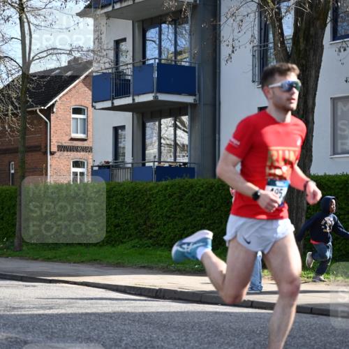 12.04.2026 - 45. Internationalen Wilhelmsburger Insellauf J. Mangold http://msf.ph/oto/9455021 12.04.2026 10:23:36 Ziel 4953, 5237, 4381, 4566, 3561, 4492, 5684, 3476, 2702, 3351, 3813 meine-sportfotos.de