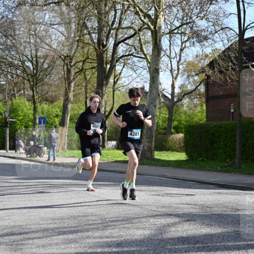 12.04.2026 - 45. Internationalen Wilhelmsburger Insellauf J. Mangold http://msf.ph/oto/9455026 12.04.2026 10:23:38 Ziel 4953, 5237, 4381, 4566, 3561, 4492, 5684, 3476, 2702, 3476, 2702, 3351, 3813 meine-sportfotos.de