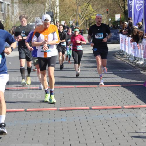 12.04.2026 - 45. Internationalen Wilhelmsburger Insellauf Strokosch-Dieckow http://msf.ph/oto/9455027 12.04.2026 10:43:29 Ziel 5840, 2406, 4377, 3086, 3227, 4974, 5705, 2189, 5697 meine-sportfotos.de