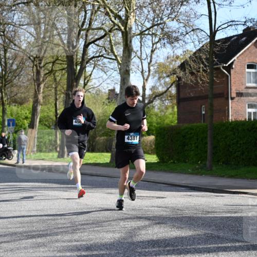 12.04.2026 - 45. Internationalen Wilhelmsburger Insellauf J. Mangold http://msf.ph/oto/9455031 12.04.2026 10:23:38 Ziel 4953, 5237, 4381, 4566, 3561, 4492, 5684, 3476, 2702, 3476, 2702, 3351, 3813 meine-sportfotos.de