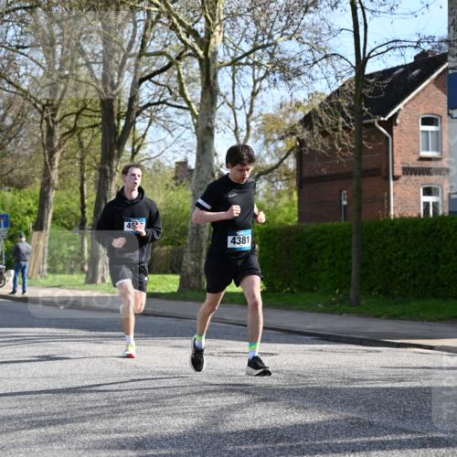 12.04.2026 - 45. Internationalen Wilhelmsburger Insellauf J. Mangold http://msf.ph/oto/9455032 12.04.2026 10:23:38 Ziel 4953, 5237, 4381, 4566, 3561, 4492, 5684, 3476, 2702, 3476, 2702, 3351, 3813 meine-sportfotos.de