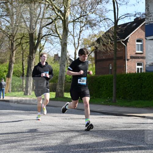 12.04.2026 - 45. Internationalen Wilhelmsburger Insellauf J. Mangold http://msf.ph/oto/9455033 12.04.2026 10:23:38 Ziel 4953, 5237, 4381, 4566, 3561, 4492, 5684, 3476, 2702, 3476, 2702, 3351, 3813 meine-sportfotos.de