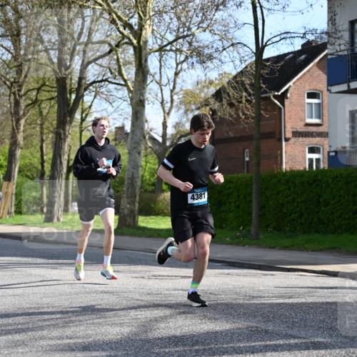 12.04.2026 - 45. Internationalen Wilhelmsburger Insellauf J. Mangold http://msf.ph/oto/9455034 12.04.2026 10:23:38 Ziel 4953, 5237, 4381, 4566, 3561, 4492, 5684, 3476, 2702, 3476, 2702, 3351, 3813 meine-sportfotos.de
