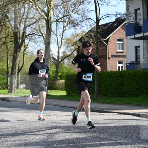 12.04.2026 - 45. Internationalen Wilhelmsburger Insellauf J. Mangold http://msf.ph/oto/9455039 12.04.2026 10:23:38 Ziel 4953, 5237, 4381, 4566, 3561, 4492, 5684, 3476, 2702, 3476, 2702, 3351, 3813 meine-sportfotos.de