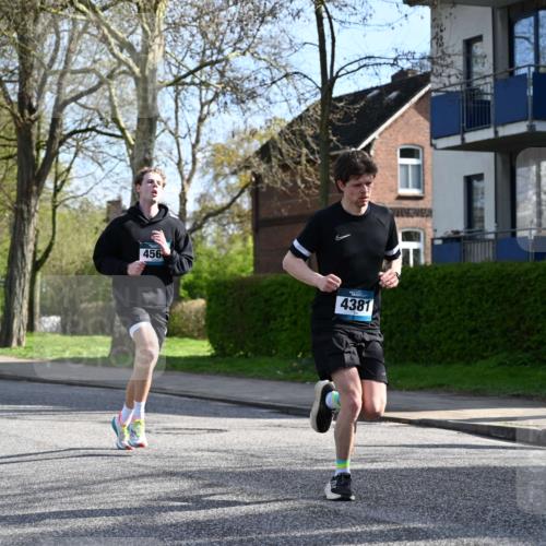 12.04.2026 - 45. Internationalen Wilhelmsburger Insellauf J. Mangold http://msf.ph/oto/9455041 12.04.2026 10:23:38 Ziel 4953, 5237, 4381, 4566, 3561, 4492, 5684, 3476, 2702, 3476, 2702, 3351, 3813 meine-sportfotos.de