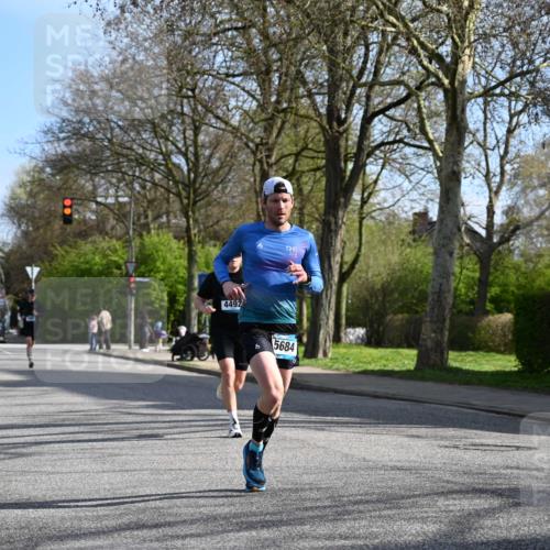 12.04.2026 - 45. Internationalen Wilhelmsburger Insellauf J. Mangold http://msf.ph/oto/9455051 12.04.2026 10:23:40 Ziel 4953, 5237, 4381, 4566, 3561, 4492, 5684, 3476, 2702, 3351, 3813, 4052 meine-sportfotos.de