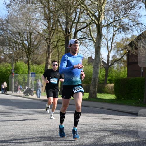 12.04.2026 - 45. Internationalen Wilhelmsburger Insellauf J. Mangold http://msf.ph/oto/9455058 12.04.2026 10:23:41 Ziel 5237, 4381, 4566, 3561, 4492, 5684, 3476, 2702, 3351, 3813, 4052 meine-sportfotos.de