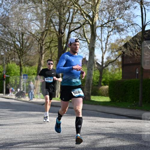 12.04.2026 - 45. Internationalen Wilhelmsburger Insellauf J. Mangold http://msf.ph/oto/9455059 12.04.2026 10:23:41 Ziel 5237, 4381, 4566, 3561, 4492, 5684, 3476, 2702, 3351, 3813, 4052 meine-sportfotos.de