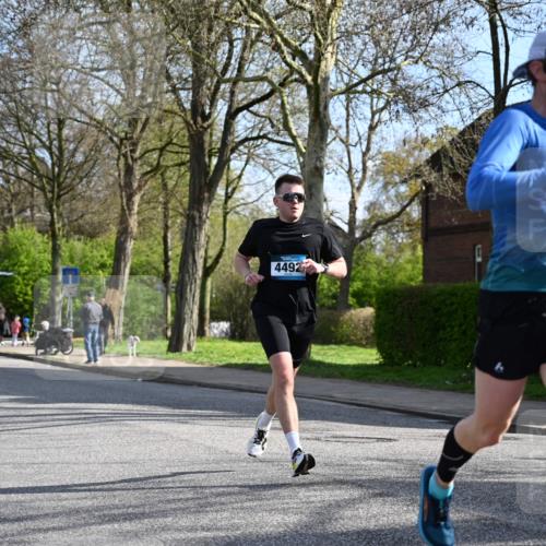 12.04.2026 - 45. Internationalen Wilhelmsburger Insellauf J. Mangold http://msf.ph/oto/9455063 12.04.2026 10:23:42 Ziel 5237, 4381, 4566, 3561, 4492, 5684, 3476, 2702, 3351, 3351, 3813, 4052 meine-sportfotos.de
