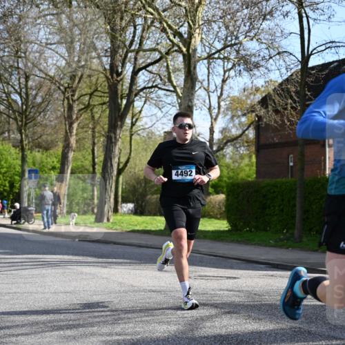 12.04.2026 - 45. Internationalen Wilhelmsburger Insellauf J. Mangold http://msf.ph/oto/9455064 12.04.2026 10:23:42 Ziel 5237, 4381, 4566, 3561, 4492, 5684, 3476, 2702, 3351, 3351, 3813, 4052 meine-sportfotos.de