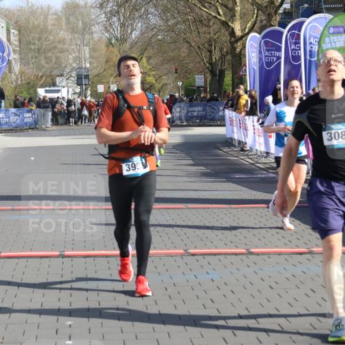 12.04.2026 - 45. Internationalen Wilhelmsburger Insellauf Strokosch-Dieckow http://msf.ph/oto/9455065 12.04.2026 10:30:46 Ziel 3081, 3958, 4340, 2317 meine-sportfotos.de