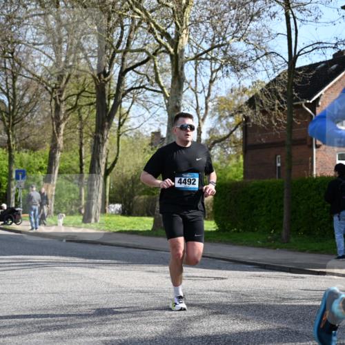 12.04.2026 - 45. Internationalen Wilhelmsburger Insellauf J. Mangold http://msf.ph/oto/9455066 12.04.2026 10:23:42 Ziel 5237, 4381, 4566, 3561, 4492, 5684, 3476, 2702, 3351, 3351, 3813, 4052 meine-sportfotos.de