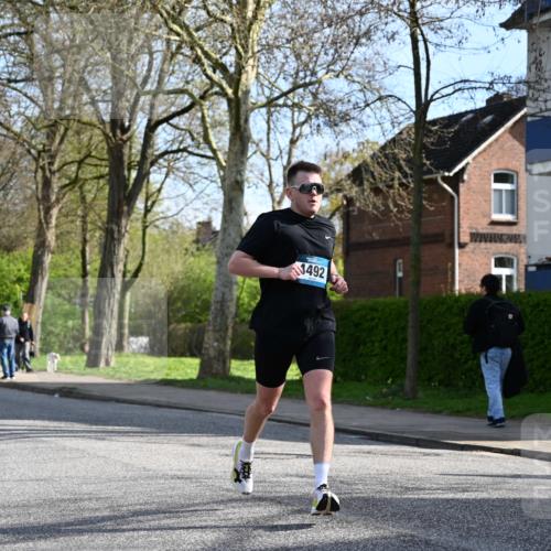 12.04.2026 - 45. Internationalen Wilhelmsburger Insellauf J. Mangold http://msf.ph/oto/9455068 12.04.2026 10:23:42 Ziel 5237, 4381, 4566, 3561, 4492, 5684, 3476, 2702, 3351, 3351, 3813, 4052 meine-sportfotos.de