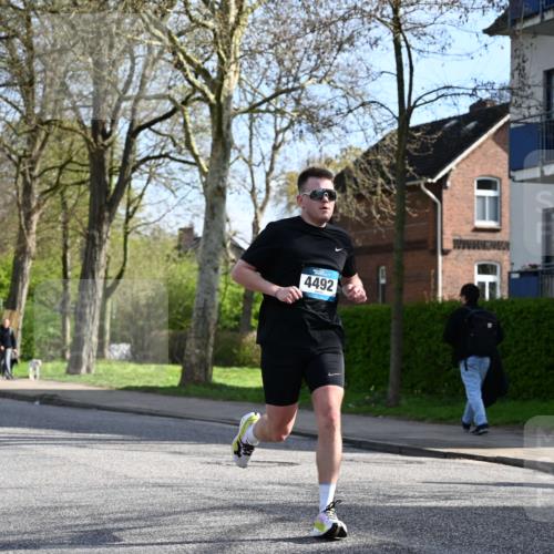 12.04.2026 - 45. Internationalen Wilhelmsburger Insellauf J. Mangold http://msf.ph/oto/9455069 12.04.2026 10:23:42 Ziel 5237, 4381, 4566, 3561, 4492, 5684, 3476, 2702, 3351, 3351, 3813, 4052 meine-sportfotos.de