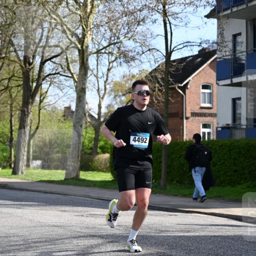 12.04.2026 - 45. Internationalen Wilhelmsburger Insellauf J. Mangold http://msf.ph/oto/9455070 12.04.2026 10:23:42 Ziel 5237, 4381, 4566, 3561, 4492, 5684, 3476, 2702, 3351, 3351, 3813, 4052 meine-sportfotos.de