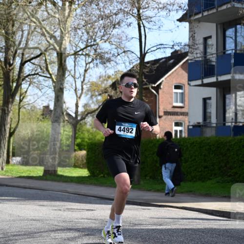 12.04.2026 - 45. Internationalen Wilhelmsburger Insellauf J. Mangold http://msf.ph/oto/9455071 12.04.2026 10:23:42 Ziel 5237, 4381, 4566, 3561, 4492, 5684, 3476, 2702, 3351, 3351, 3813, 4052 meine-sportfotos.de