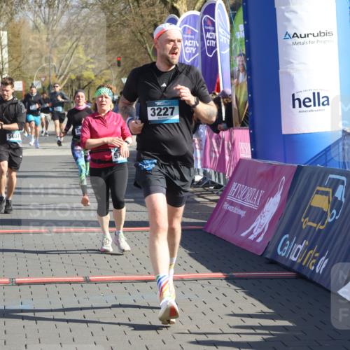 12.04.2026 - 45. Internationalen Wilhelmsburger Insellauf Strokosch-Dieckow http://msf.ph/oto/9455072 12.04.2026 10:43:31 Ziel 2406, 4377, 3086, 3227, 4974, 5705, 2189, 5697, 2813 meine-sportfotos.de