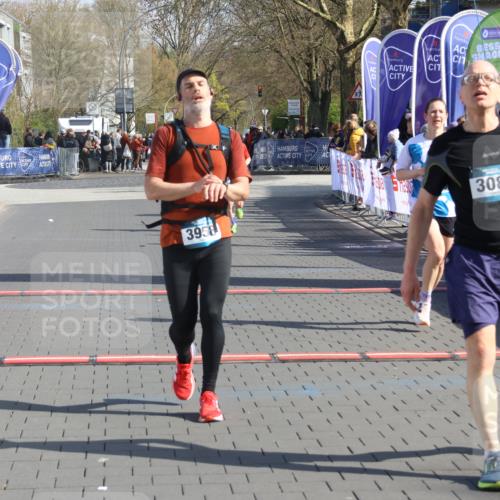 12.04.2026 - 45. Internationalen Wilhelmsburger Insellauf Strokosch-Dieckow http://msf.ph/oto/9455075 12.04.2026 10:30:46 Ziel 3081, 3958, 4340, 2317 meine-sportfotos.de