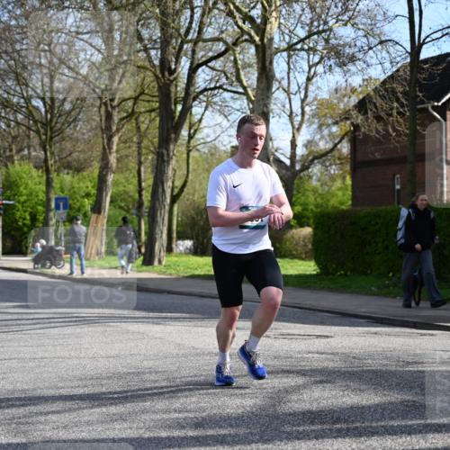 12.04.2026 - 45. Internationalen Wilhelmsburger Insellauf J. Mangold http://msf.ph/oto/9455107 12.04.2026 10:24:00 Ziel 3476, 2702, 3351, 3813, 4052, 2595, 2595, 4143 meine-sportfotos.de