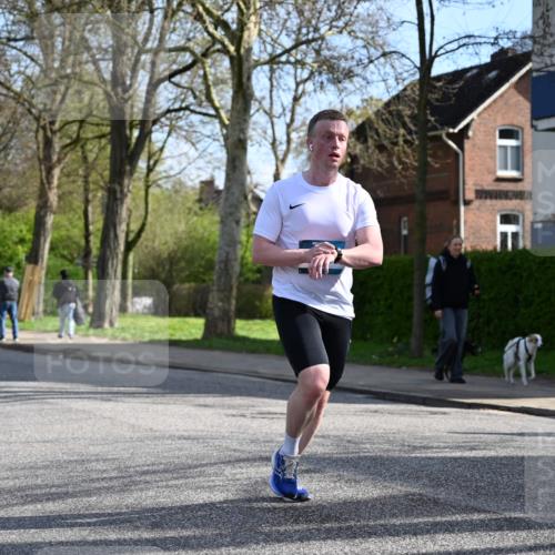 12.04.2026 - 45. Internationalen Wilhelmsburger Insellauf J. Mangold http://msf.ph/oto/9455113 12.04.2026 10:24:00 Ziel 3476, 2702, 3351, 3813, 4052, 2595, 2595, 4143 meine-sportfotos.de