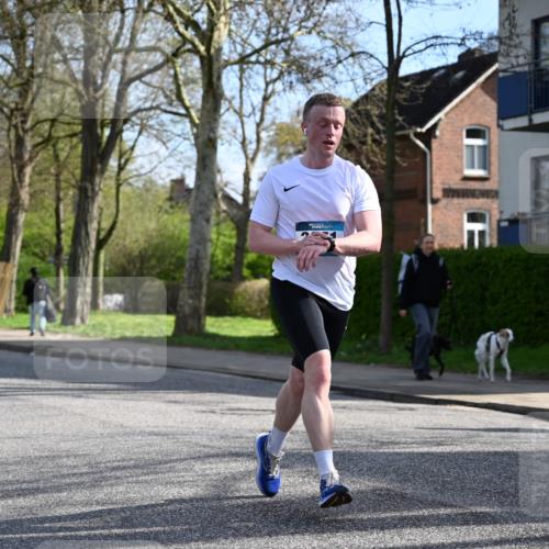 12.04.2026 - 45. Internationalen Wilhelmsburger Insellauf J. Mangold http://msf.ph/oto/9455115 12.04.2026 10:24:00 Ziel 3476, 2702, 3351, 3813, 4052, 2595, 2595, 4143 meine-sportfotos.de