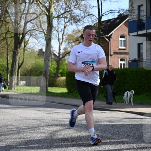12.04.2026 - 45. Internationalen Wilhelmsburger Insellauf J. Mangold http://msf.ph/oto/9455116 12.04.2026 10:24:00 Ziel 3476, 2702, 3351, 3813, 4052, 2595, 2595, 4143 meine-sportfotos.de