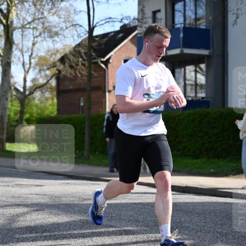 12.04.2026 - 45. Internationalen Wilhelmsburger Insellauf J. Mangold http://msf.ph/oto/9455122 12.04.2026 10:24:00 Ziel 3476, 2702, 3351, 3813, 4052, 2595, 2595, 4143 meine-sportfotos.de