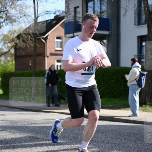 12.04.2026 - 45. Internationalen Wilhelmsburger Insellauf J. Mangold http://msf.ph/oto/9455123 12.04.2026 10:24:00 Ziel 3476, 2702, 3351, 3813, 4052, 2595, 2595, 4143 meine-sportfotos.de