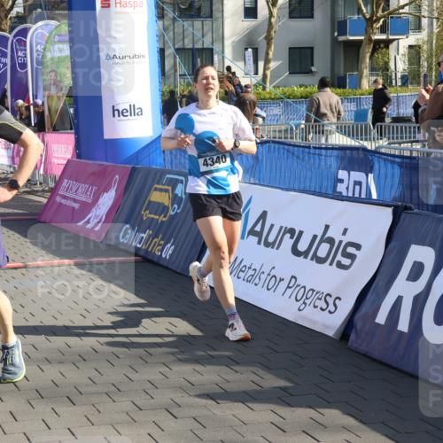 12.04.2026 - 45. Internationalen Wilhelmsburger Insellauf Strokosch-Dieckow http://msf.ph/oto/9455131 12.04.2026 10:30:48 Ziel 3958, 4340, 2317 meine-sportfotos.de