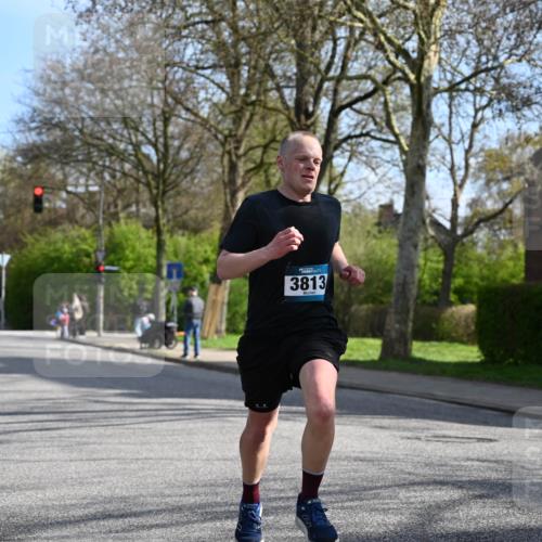 12.04.2026 - 45. Internationalen Wilhelmsburger Insellauf J. Mangold http://msf.ph/oto/9455132 12.04.2026 10:24:13 Ziel 3813, 4052, 2595, 4143, 5609, 4296 meine-sportfotos.de