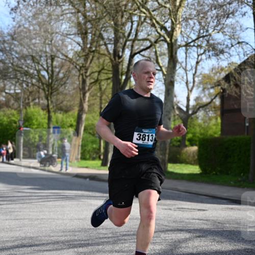 12.04.2026 - 45. Internationalen Wilhelmsburger Insellauf J. Mangold http://msf.ph/oto/9455134 12.04.2026 10:24:13 Ziel 3813, 4052, 2595, 4143, 5609, 4296 meine-sportfotos.de