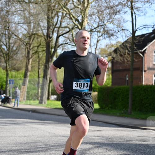 12.04.2026 - 45. Internationalen Wilhelmsburger Insellauf J. Mangold http://msf.ph/oto/9455138 12.04.2026 10:24:13 Ziel 3813, 4052, 2595, 4143, 5609, 4296 meine-sportfotos.de