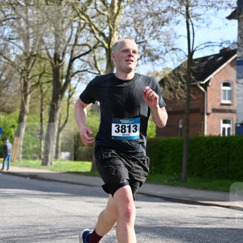 12.04.2026 - 45. Internationalen Wilhelmsburger Insellauf J. Mangold http://msf.ph/oto/9455139 12.04.2026 10:24:13 Ziel 3813, 4052, 2595, 4143, 5609, 4296 meine-sportfotos.de