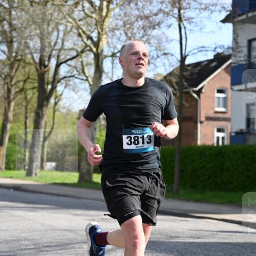 12.04.2026 - 45. Internationalen Wilhelmsburger Insellauf J. Mangold http://msf.ph/oto/9455140 12.04.2026 10:24:13 Ziel 3813, 4052, 2595, 4143, 5609, 4296 meine-sportfotos.de
