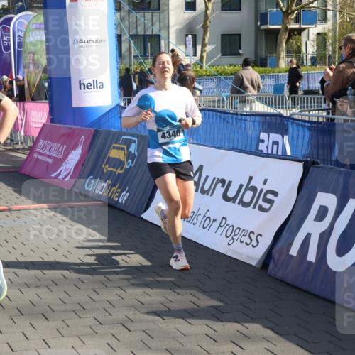 12.04.2026 - 45. Internationalen Wilhelmsburger Insellauf Strokosch-Dieckow http://msf.ph/oto/9455141 12.04.2026 10:30:48 Ziel 3958, 4340, 2317 meine-sportfotos.de