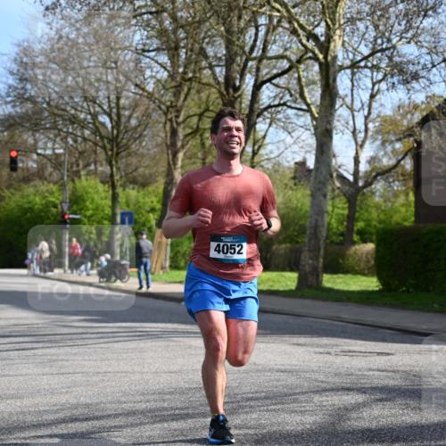 12.04.2026 - 45. Internationalen Wilhelmsburger Insellauf J. Mangold http://msf.ph/oto/9455146 12.04.2026 10:24:21 Ziel 3813, 4052, 2595, 4143, 5609, 4296, 5609, 4296, 3558, 4495, 5415 meine-sportfotos.de