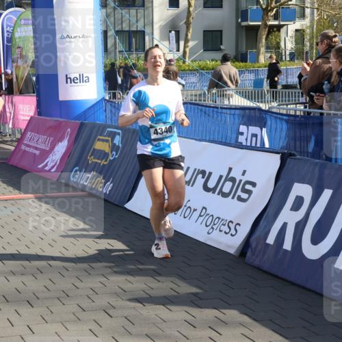 12.04.2026 - 45. Internationalen Wilhelmsburger Insellauf Strokosch-Dieckow http://msf.ph/oto/9455147 12.04.2026 10:30:48 Ziel 3958, 4340, 2317 meine-sportfotos.de