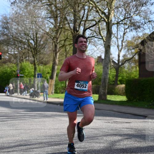 12.04.2026 - 45. Internationalen Wilhelmsburger Insellauf J. Mangold http://msf.ph/oto/9455148 12.04.2026 10:24:21 Ziel 3813, 4052, 2595, 4143, 5609, 4296, 5609, 4296, 3558, 4495, 5415 meine-sportfotos.de